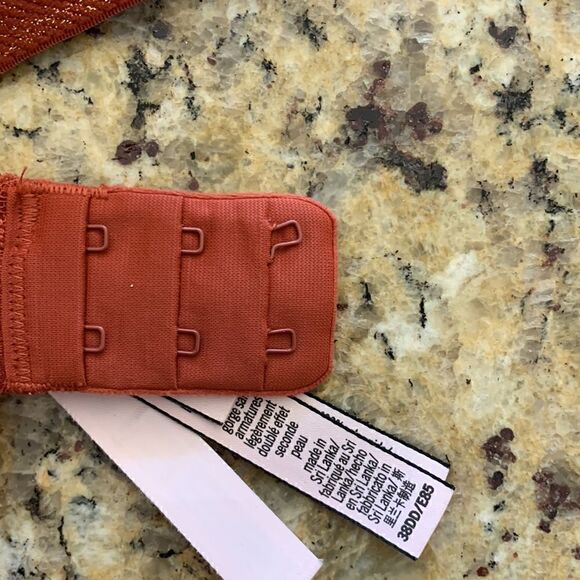 Victoria’s Secret t-shirt lightly lined wireless Rust Lace Racerback Bra 38DD - Picture 7 of 8